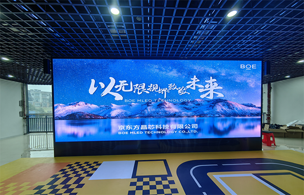金銀湖p2.5安裝完成   尺寸：6.72×2.56 ；像素點(diǎn)：2688×1024